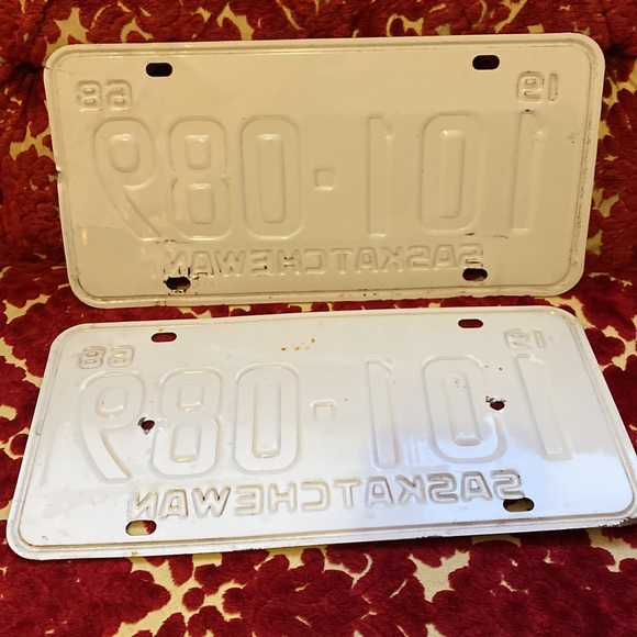 Vintage Rustic pair of 1968 Saskatchewan license Plates - Picture 2 of 13